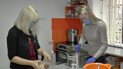 У Полтаві роздають безплатні гарячі обіди