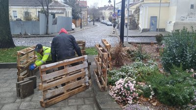 "Причина невідома": у старій частині Луцька утворилося повторне провалля "Причина невідома": у старій частині Луцька утворилося повторне провалля