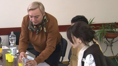 "Мистецтво допомагає відволіктися", — художниця з Маріуполя займається арттерапією у Луцьку "Мистецтво допомагає відволіктися", — художниця з Маріуполя займається арттерапією у Луцьку