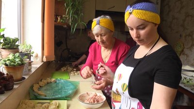 4,5 млн вареників та пельменів для військових: вінничанки об'єдналися у "гастрономічний батальйон"