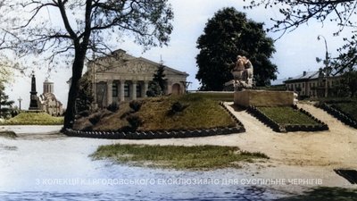 Сквер на Магістратській з видом на драмтеатр. Кінець 1960-х років