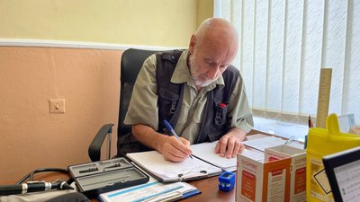 "Привозимо апаратуру, ліки й консультуємо пацієнтів". На Буковину приїхали лікарі з Великої Британії "Привозимо апаратуру, ліки й консультуємо пацієнтів". На Буковину приїхали лікарі з Великої Британії