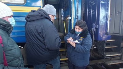 "Наші собаки тримають нас у тонусі". Короткі історії з вокзалу під час евакуації "Наші собаки тримають нас у тонусі". Короткі історії з вокзалу під час евакуації