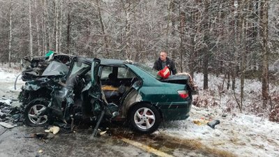 Аварія на автодорозі Чернігів-Славутич: одна людина загинула, інша — в лікарні Аварія на автодорозі Чернігів-Славутич: одна людина загинула, інша — в лікарні