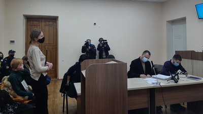 Підозрюваний у смертельній аварії на окружній у Харкові оскаржує арешт: суд пікетують друзі загиблих Підозрюваний у смертельній аварії на окружній у Харкові оскаржує арешт: суд пікетують друзі загиблих