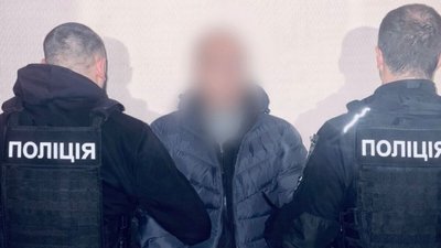 На Київщині затримали 43-річного чоловіка, підозрюваного в збуті зброї