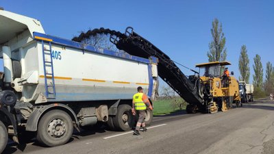 В Запорізькій області ремонтують дорогу на Азовське море