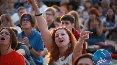 Світові зірки, 10 різних локацій, нова головна сцена: що чекає на відвідувачів "Джаз на Дніпрі-2021" Світові зірки, 10 різних локацій, нова головна сцена: що чекає на відвідувачів "Джаз на Дніпрі-2021"