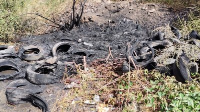 У Луцьку загасили пожежу: горіла купа шин У Луцьку загасили пожежу: горіла купа шин