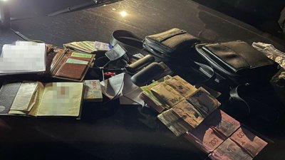Дозвіл на вантажні перевезення за 6 тис доларів. СБУ викрило двох киян
