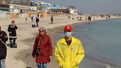 В Одесі водолази патрулюють на пляжах та інформують людей про коронавірус В Одесі водолази патрулюють на пляжах та інформують людей про коронавірус