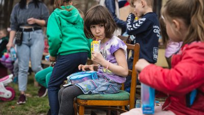 Аніматори та фокусники. У Дніпрі в одному з центрів для переселенців влаштували дитячу програму Аніматори та фокусники. У Дніпрі в одному з центрів для переселенців влаштували дитячу програму