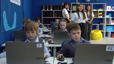 У Сумах школярі-початківці можуть займатися у комп’ютерному класі безоплатно