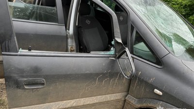 Побитий автомобіль військових ТЦК та СП в Сахновщині Побитий автомобіль військових ТЦК та СП в Сахновщині