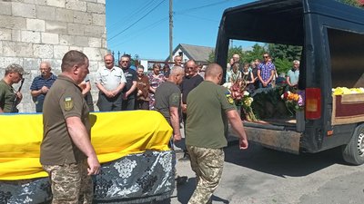 На Тернопільщині попрощалися із загиблими в російсько-українській війні бійцями На Тернопільщині попрощалися із загиблими в російсько-українській війні бійцями