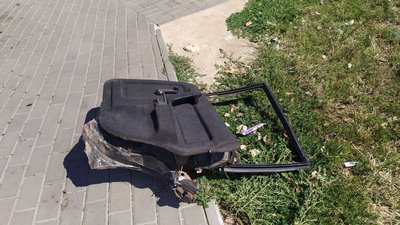 Відірвані двері та розбиті вікна: у Миколаєві сталася ДТП. Троє людей травмувалися Відірвані двері та розбиті вікна: у Миколаєві сталася ДТП. Троє людей травмувалися