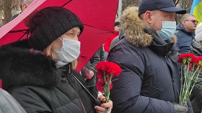 У Харкові вшанували загиблих у теракті біля Палацу спорту У Харкові вшанували загиблих у теракті біля Палацу спорту