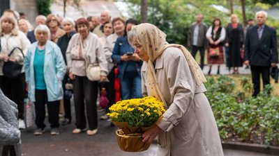 мітинг, покладання квітів