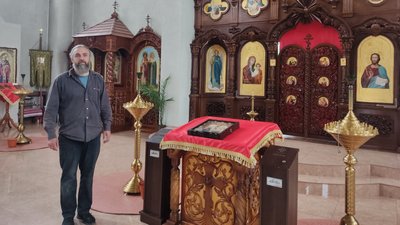 У селі поблизу Житомира родина священника на власному обійсті прихистила три сім'ї переселенців