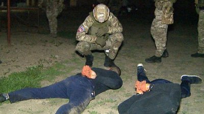 Банду, яка грабувала засоби захисту рослин по Україні, затримала поліція Банду, яка грабувала засоби захисту рослин по Україні, затримала поліція