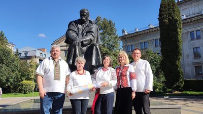 Із Тернополя до Львова передали рушник єднання Із Тернополя до Львова передали рушник єднання