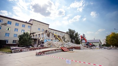 На відновлення лікарні в Ізюмі направлять 1,2 мільярда гривень — ОВА На відновлення лікарні в Ізюмі направлять 1,2 мільярда гривень — ОВА