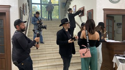 У Києві презентували першу інвестиційну кінокомпанію "Smart movie" У Києві презентували першу інвестиційну кінокомпанію "Smart movie"