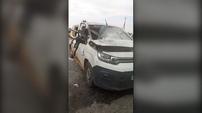 Пошкоджена автівка "Укрпошти" на Сумщині