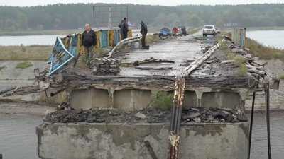 На Харківщині люди пливуть на човнах до близьких в деокуповані села. СУСПІЛЬНЕ | ВІДЕОНОВИНИ