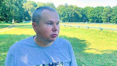 Священник УПЦ забрав ключі від храму: у Линовиці частина людей переходить в ПЦУ і молиться надворі