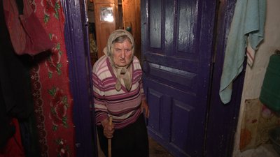 Бабуся дітей, яких катували
