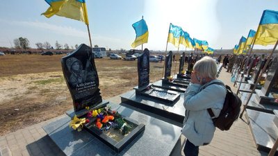 На Алеї Слави у Харкові відкрили пам'ятники 16 загиблим на Донбасі На Алеї Слави у Харкові відкрили пам'ятники 16 загиблим на Донбасі