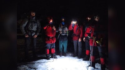 Прикарпатські рятувальники допомогли львів'янам, які заблукали у Карпатах Прикарпатські рятувальники допомогли львів'янам, які заблукали у Карпатах