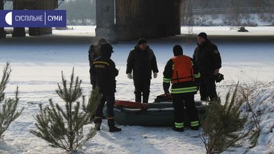 Водохреще у Сумах: біля Харківського мосту влаштували занурення та богослужіння Водохреще у Сумах: біля Харківського мосту влаштували занурення та богослужіння