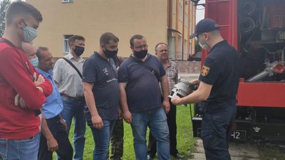 Добровольці-рятувальники з Тернопільщини освоювали спецобладнання пожежників Добровольці-рятувальники з Тернопільщини освоювали спецобладнання пожежників