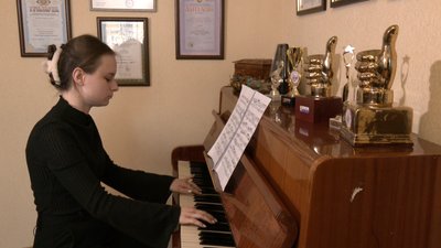 Відео з колядуванням двох сестер-волинянок набрало понад 4 мільйони переглядів у TikTok Відео з колядуванням двох сестер-волинянок набрало понад 4 мільйони переглядів у TikTok