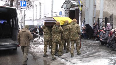 У Житомирі попрощалися з загиблим 41-річним військовослужбовцем Сергієм Путятіним У Житомирі попрощалися з загиблим 41-річним військовослужбовцем Сергієм Путятіним