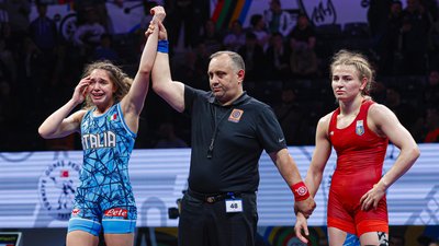 Арбітр сутички фіксує перемогу Руссо над Грушиною Арбітр сутички фіксує перемогу Руссо над Грушиною