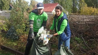 Вивезли понад тонну сміття: на пляжі у Черкасах влаштували прибирання