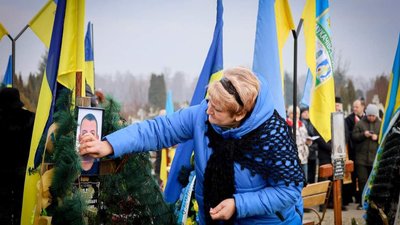 На міському кладовищі Івано-Франківська відслужили панахиду за загиблими у війні українцями