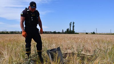 Піротехніки ДСНС продовжують розмінування Миколаївщини після обстрілів з боку військ Росії Піротехніки ДСНС продовжують розмінування Миколаївщини після обстрілів з боку військ Росії