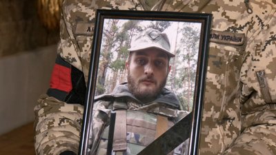 ДНК-експертиза тривала понад рік: у Луцьку попрощалися з 22-річним бійцем Олександром Зарембою ДНК-експертиза тривала понад рік: у Луцьку попрощалися з 22-річним бійцем Олександром Зарембою