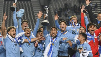 Чинний чемпіон світу U20 з футболу, збірна Уругваю після перемоги