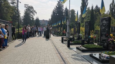 У Полтаві влаштували відспівування захисників України У Полтаві влаштували відспівування захисників України