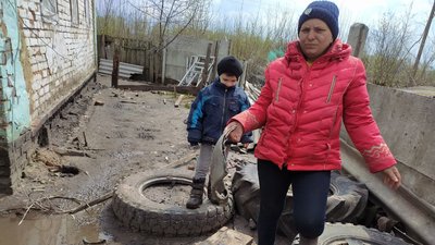 Бачили, як розвертали "Гради". Мешканці села на Сумщині розказали, як по них стріляли росіяни Бачили, як розвертали "Гради". Мешканці села на Сумщині розказали, як по них стріляли росіяни