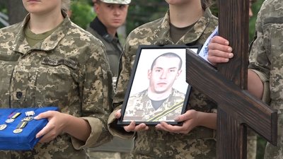 У Житомирі родинам загиблих військових передали державні нагороди У Житомирі родинам загиблих військових передали державні нагороди