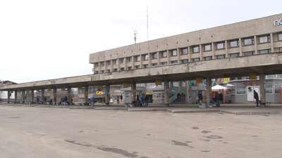 Платформи, куди приїжджає транспорт на полтавському автовокзалі Платформи, куди приїжджає транспорт на полтавському автовокзалі