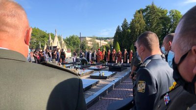 У Львові вшановують пам'ять захисників України У Львові вшановують пам'ять захисників України
