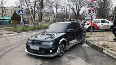У середмісті Херсона сталась ДТП за участі двох автомобілей У середмісті Херсона сталась ДТП за участі двох автомобілей