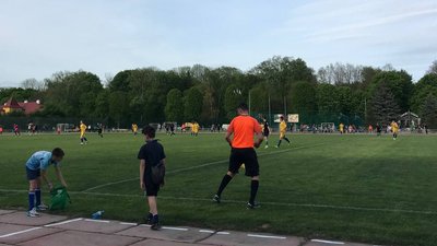 У Тернополі під час благодійного футбольного матчу зібрали 29 тисяч гривень на ЗСУ У Тернополі під час благодійного футбольного матчу зібрали 29 тисяч гривень на ЗСУ